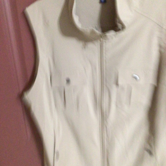 TravelSmith Tan Women's Vest - Picture 4 of 4